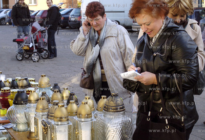 Ustka.Urzednicy Kontroli Skarbowej kontroluja przed...