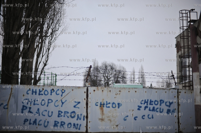 Zasniezone ulice Gdanska. Nz ogrodzenia przy wejsciu...