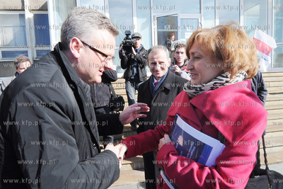 Minister Skarbu Aleksander Grad odwiedzil spolki dzialajace...