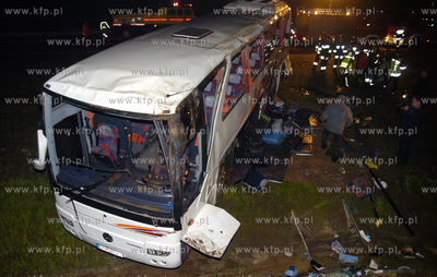 24 osoby zostaly poszkodowane w wypadku autokaru, ktory...