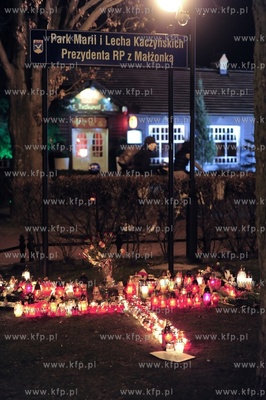 Sopot. Park im. Marii i Lecha Kaczynskich. Znicze w...