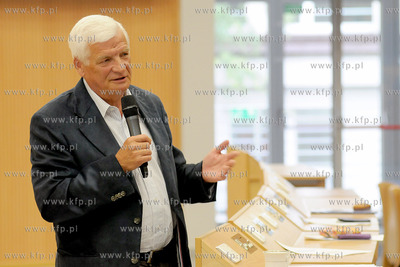 W  sali im. Lecha Badkowskiego Urzedzie Marszalkowskim...