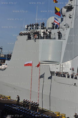 Chinskie okrety wojenne, niszczyciel rakietowy, fregata...