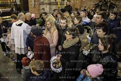 Wielka Sobota. Święcenie pokarmów w bazylice katedralnej...