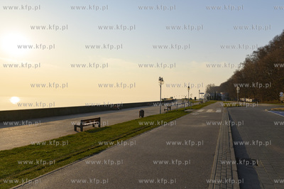 Gdynia. Bulwar Nadmorski o poranku. 28.03.2020 Fot....