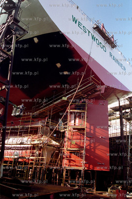 Stocznia Gdynia, ostatnie prace przed wodowaniem. Statek...