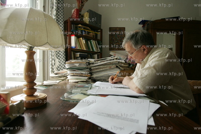 Lech Kaczynski w swoim mieszkaniu w Sopocie. 25.05.2005...