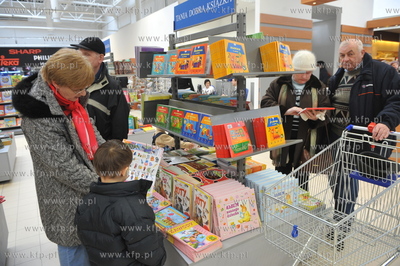 Oficjalne otwarcie dla klientow centrum handlowego...