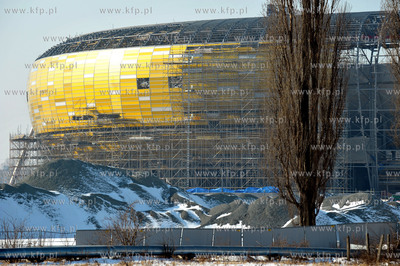 Gdansk. Letnica. PGE Arena nabiera bursztynowego koloru.
28.02.2011
fot....