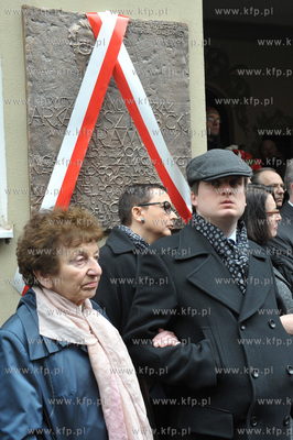 Odsloniecie tablicy pamiatkowej poswieconej pamieci...