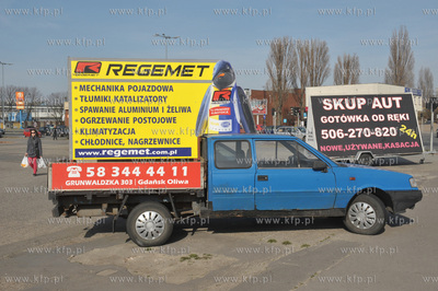 Gdansk Oliwa, parking przed hala Olivia na skrzyzowaniu...