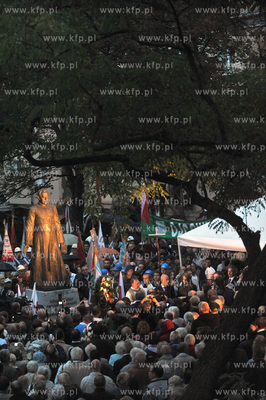 Gdansk. Uroczyste odslaniecie pomnika Pralata Henryka...