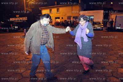 Biesiada i tance z okazji Swieta Oliwy odbyla na placu...