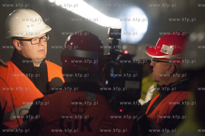 Zakonczona pierwsza nitka tunelu pod Wisla zostala...