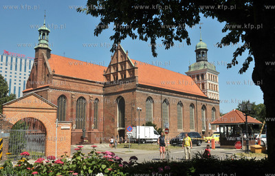 Gdansk. Koscioł bazylika sw. Brygidy widziana od strony...