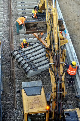 Gdansk Matarnia. Budowa torowiska, ukladanie podkladow...