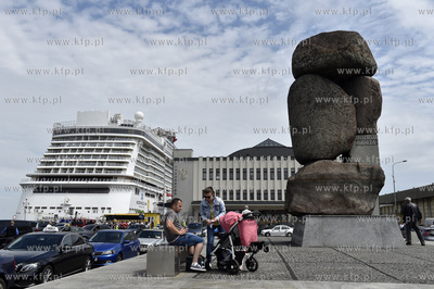 Zawinięcie statku wycieczkowego "Norwegian Getaway"...
