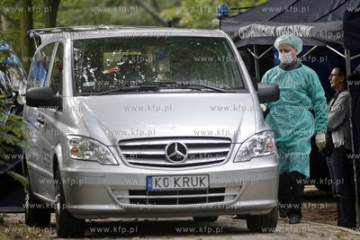 Cmentarz Srebrzysko w Gdansku. Ekshumacja zwlok Anny...