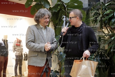 Gdansk. Centrum Handlowe Manhattan. Promocja albumu...