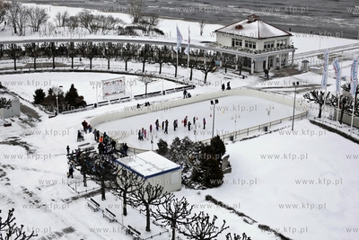 Sopot. Widok z latarni morskiej na lodowisko.
21.02.2013
fot....