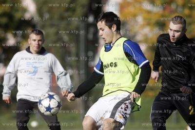 Gdansk Zaspa. Pilkarski turniej dzikich druzyn Do przerwy...