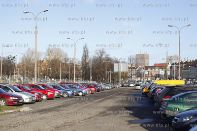 Parking na Targu Siennym i Rakowym w Gdansku. 28.11.2013...