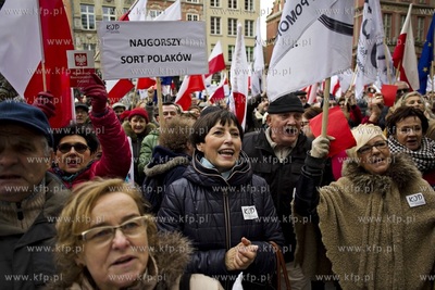 Gdańsk. Długi Targ. Demonstracja przeciwko rządom...