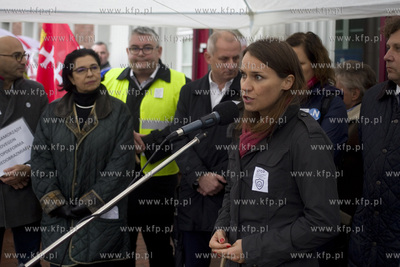 Urzad Wojewódzki w Gdańsku. Protest środowisk nauczycielskich...