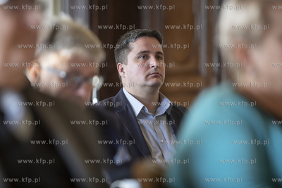 Sesja Rady Miasta Gdańska. Nz. radny KO Przemysław...