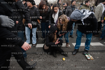 Berlin. Demonstracja grup lewicowych i antyfaszystow...