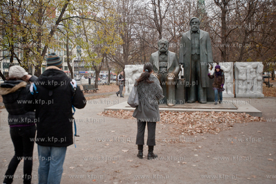 Pomnik Karl Heinricha Marx i Frederyk Engelsa na Marxengelsforum...