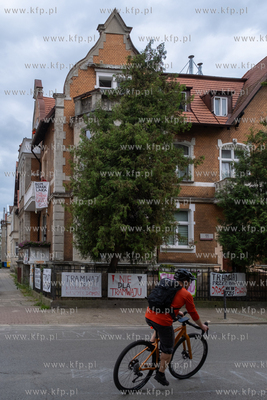 Gdańsk, ulica Bohaterów Getta Warszawskiego. Mieszkańcy...