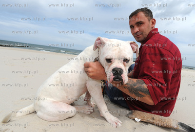 Przemyslaw Saleta ze swoim psem Milky Way, 8-miesieczna...