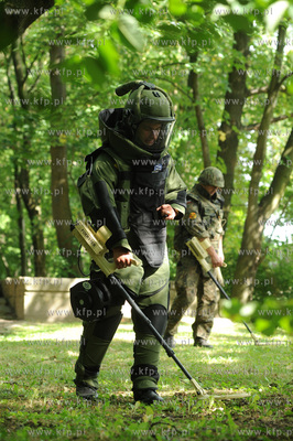 Westerplatte, Gdansk. Saperzy Marynarki Wojennej poszukuja...