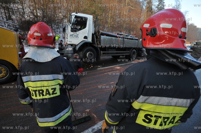 Karambol na trojmiejskiej obwodnicy na wysokosci zjazdu...
