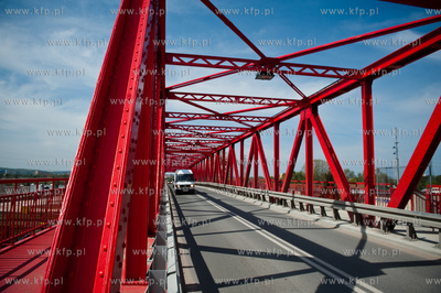 Gdansk Letnica. Odnowiony wiadukt kolejowy na ulicy...