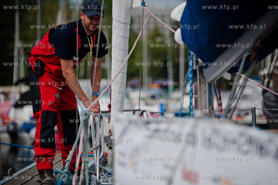 Gdynia. Port Jachtowy. Basen Zaruskiego. Zeglarz Maciej...