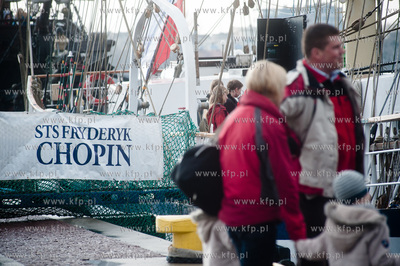 Gdynia. Nabrzeze Pomorskie. Zaglowiec Fryderyk Chopin...