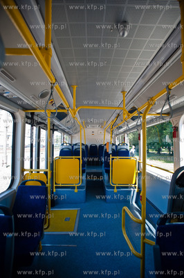 Gdansk. Targ Rakowy. Prezentacja chinskiego autobusu...