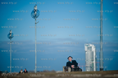 Sloneczny, zimowy dzien na plazy w Gdyni.
08.02.2014
fot....
