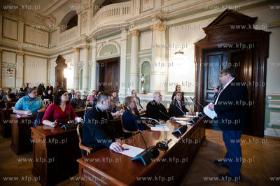 Gdansk. Nowy Ratusz. Ogloszenie wynikow glosowania...