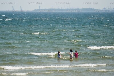 Sloneczny i upalny dzien na plazy w Sopocie.
23.05.2014
fot....