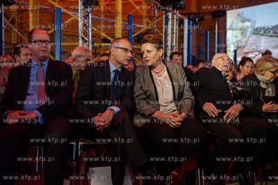 Gdansk. Byly zbiornik gazowy na terenie Polskiej Spolki...