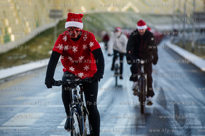 Gdansk. Droga Zielona. Coroczna akcja Mikolaje na Rowerach...