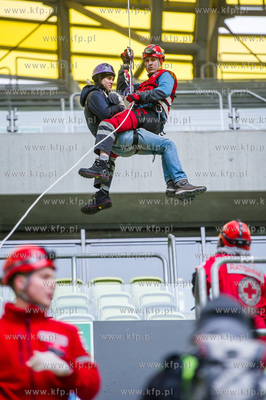 Gdansk. Stadion PGE Arena. Cwiczenia grup ratownikow...