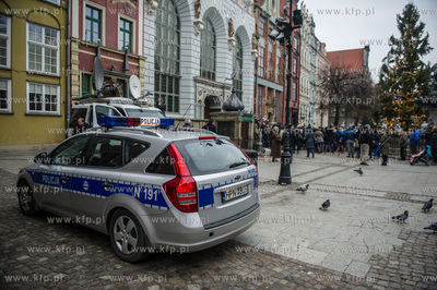 Gdansk. Dlugi Targ. Protest mieszkancow Gdanska, ktorzy...