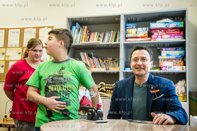 Gdansk. Jacek Kawalec odwiedzil dzieci w Klinice Pediatrii,...