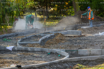 Gdansk. Jesienne, sloneczne przedpoludnie w Parku Orunskim.
Nz...