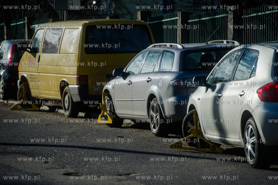 Gdansk. Nalozone przez Straz Miejska blokady na kolach...
