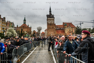 Gdańsk. Targ Węglowy. Sniadanie wielkanocne dla samotnych...